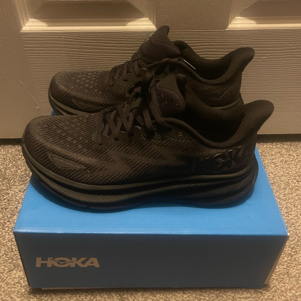 Hoka Clifton 9 Sneakers, Men Size 7.5, Black